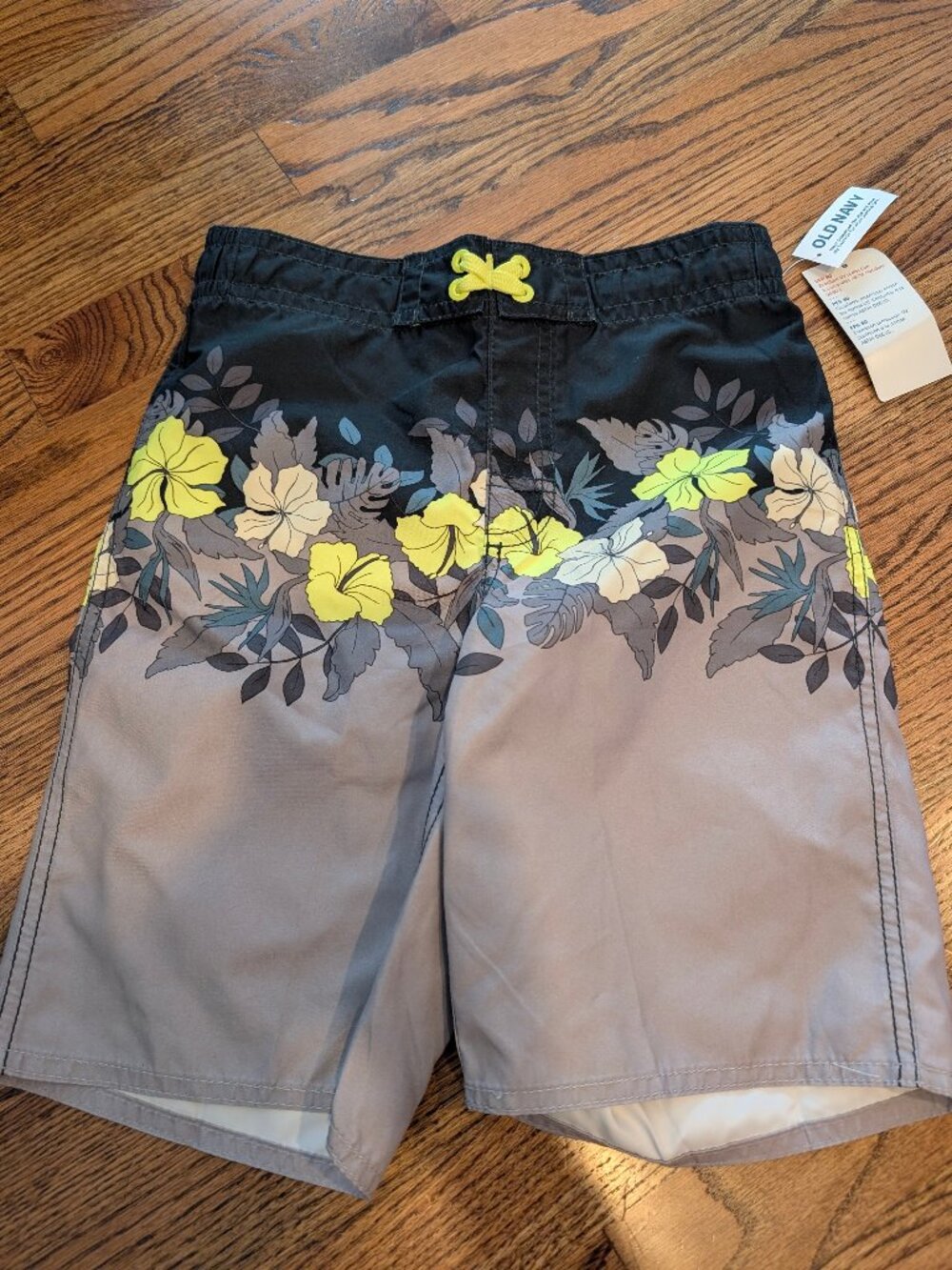 New! ON board shorts/swim trunks (sz L)